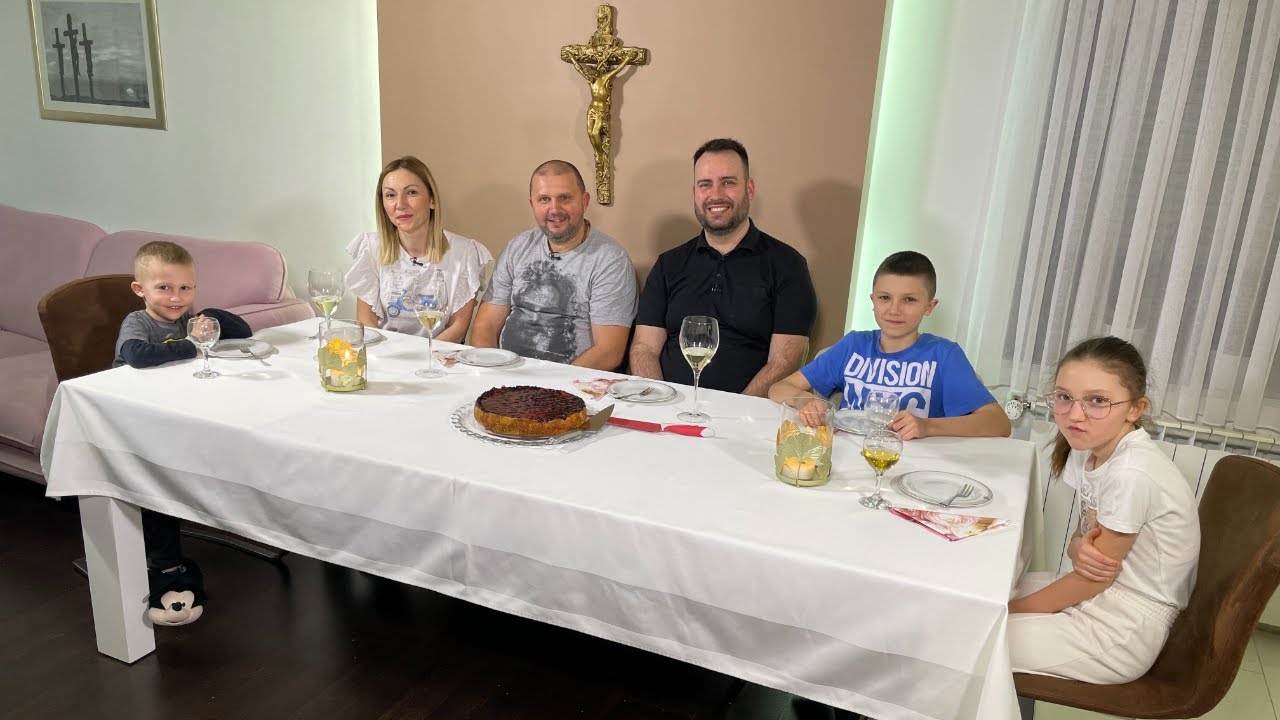 Blagoslovljen tek - Gulaš s lignjama i mileram torta obitelji Dutković