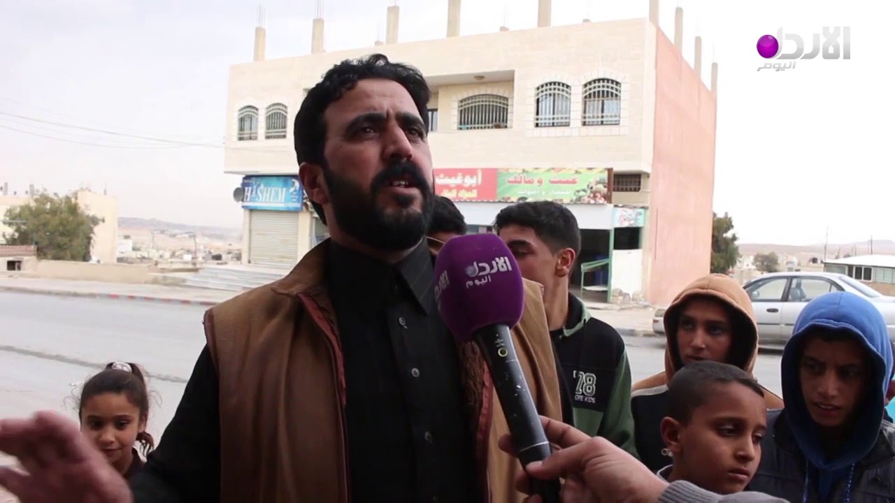 سكان قرية ابو صياح يشتكون فقر الخدمات في منطقتهم - 10-12-2019
