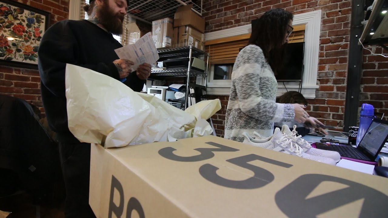 My Yeezys came in Today!! +Where I got My sweatshirt + Ultraboost 3.0