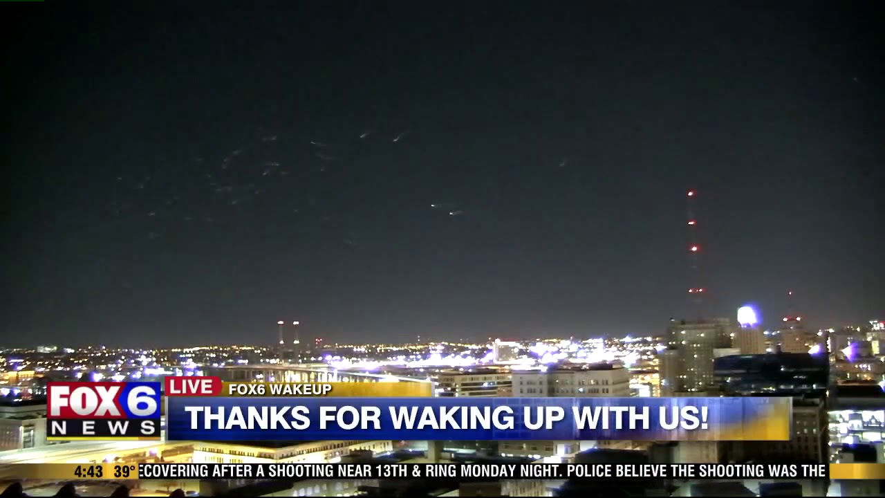 Mysterious lights over Milwaukee 2/27/18