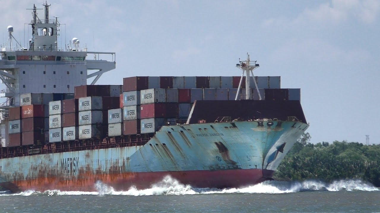 MAX SPEED of a Maersk’s Container Ship 