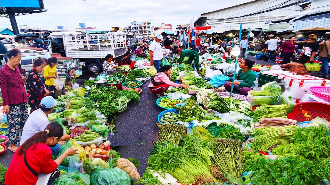 World&rsquo;s Hidden Food Gems at Cambodia&rsquo;s Mega Morning Markets