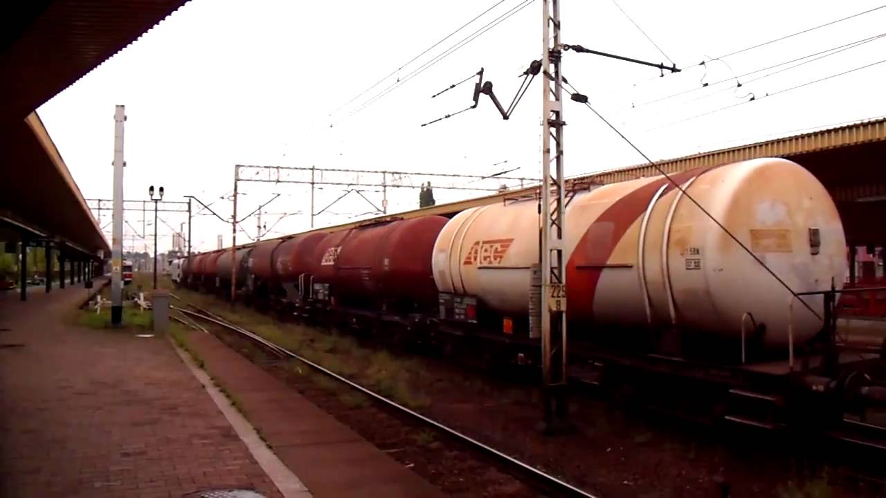TRAXX F140 MS BOMBARDIER jedzie wraz z towarowym przez stację Częstochowa osobowa HD