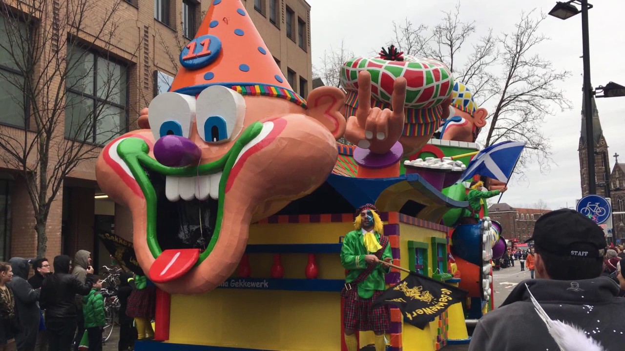 Carnavalsoptocht Lampegat (Eindhoven) : De grote wagens : Trots als unne Pauw 2017