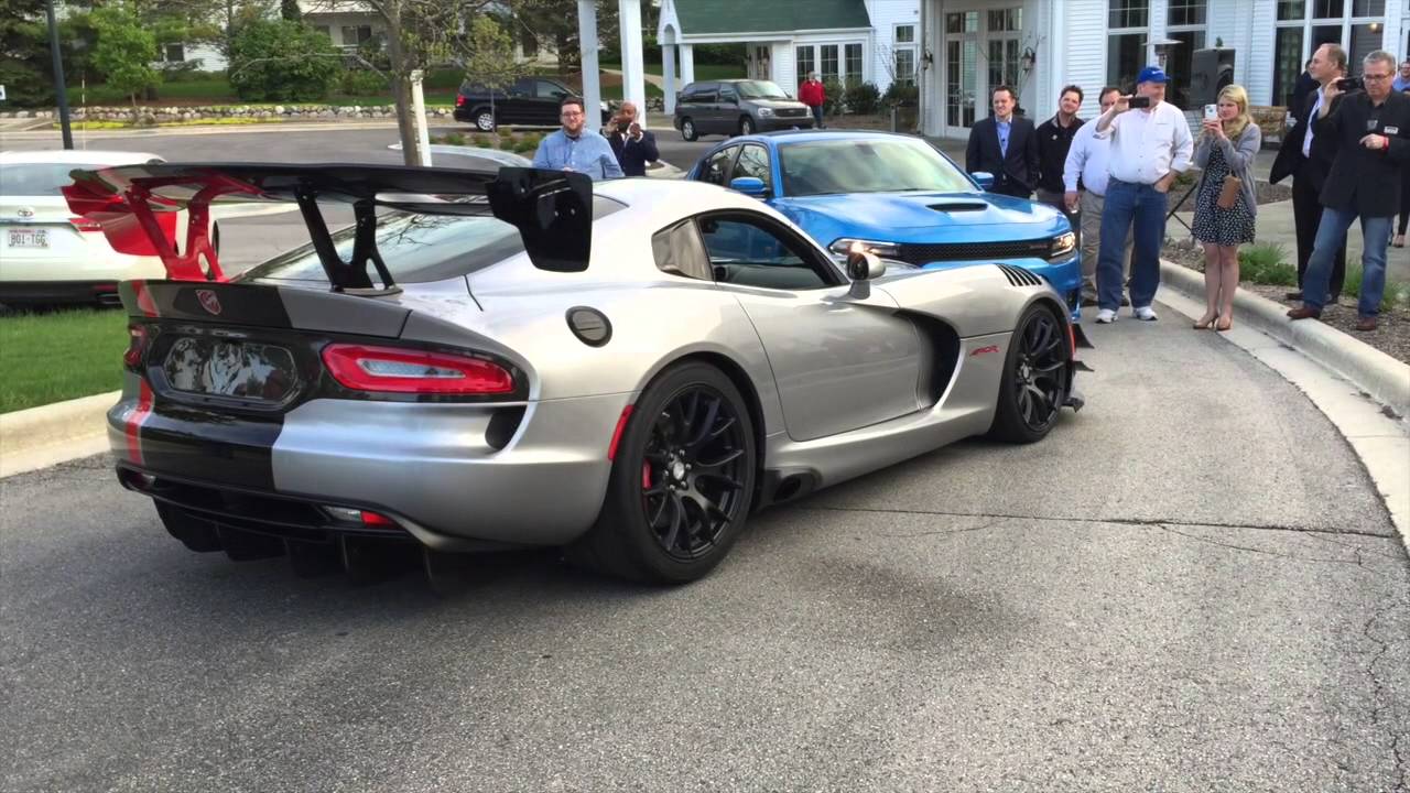 2016 Dodge Viper ACR Revving