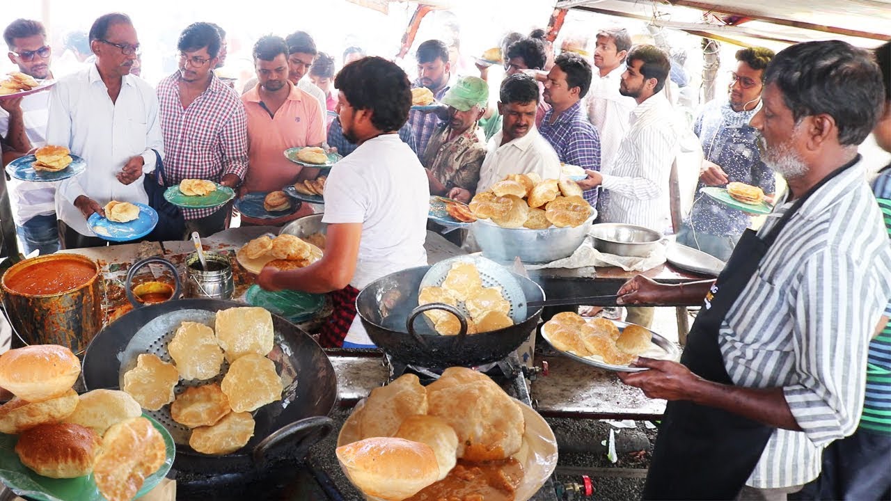 Heavy Crowd in Famous Tiffin Center at Hyderabad | Poori @ 20 Rs only | Street Food|Amazing FoodZone