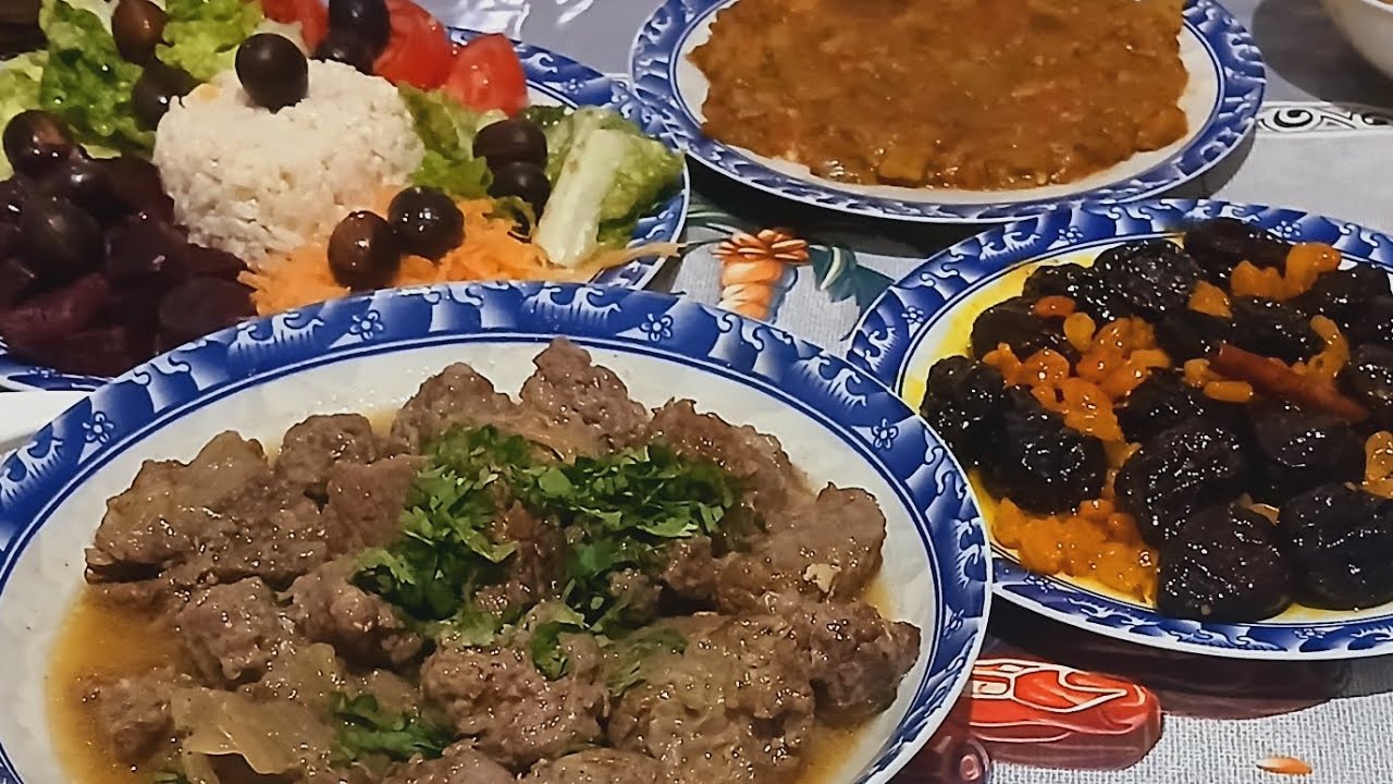 طاولة اول يوم رمضان🌙 تقليدية بنة على بنة 💯كل عام وانتم بالف خير 💫