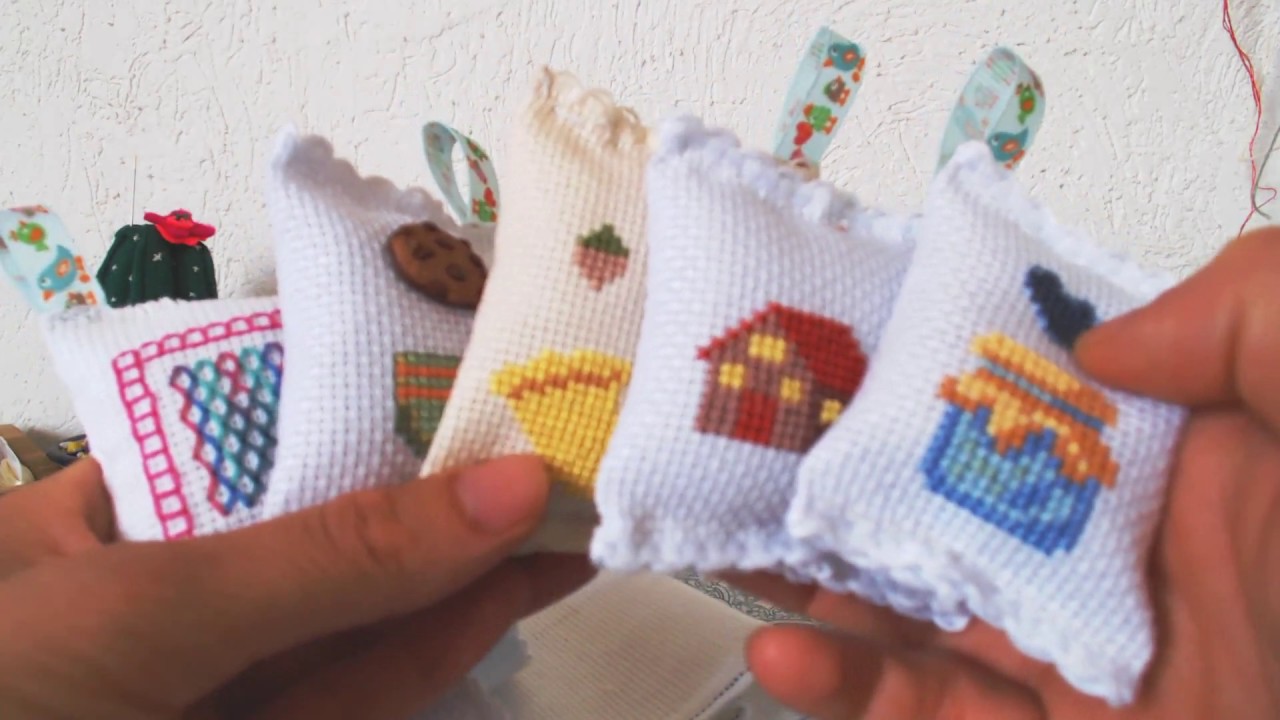 Pequeños bordaditos en punto de cruz