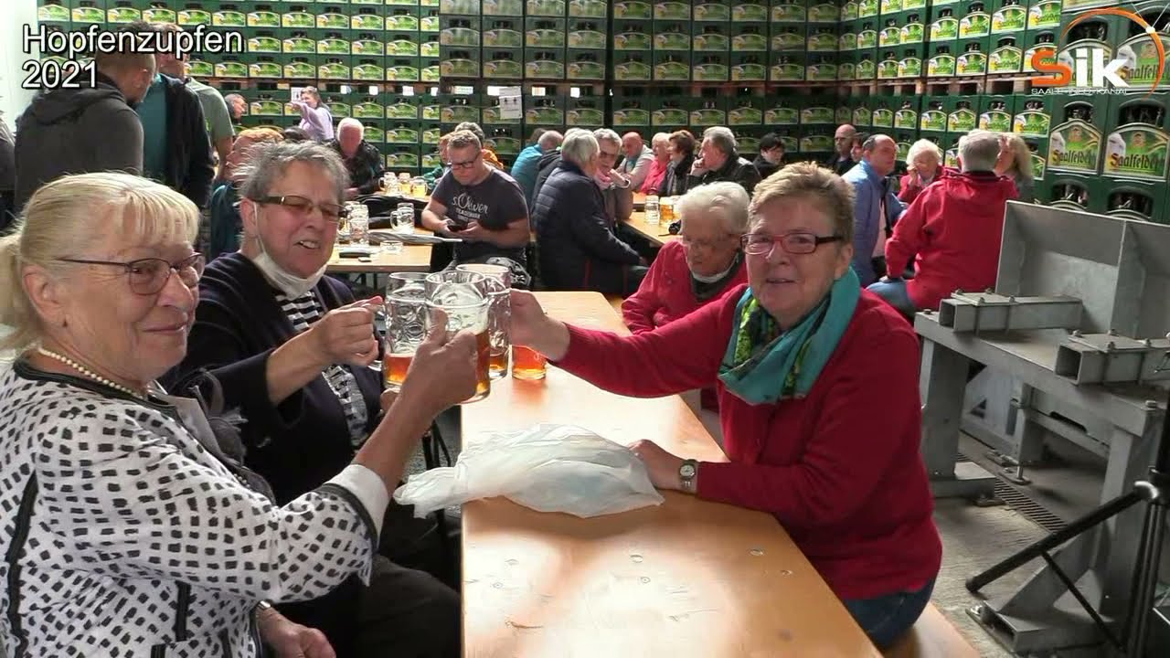 Hopfenzupfen im Brauhaus Saalfeld