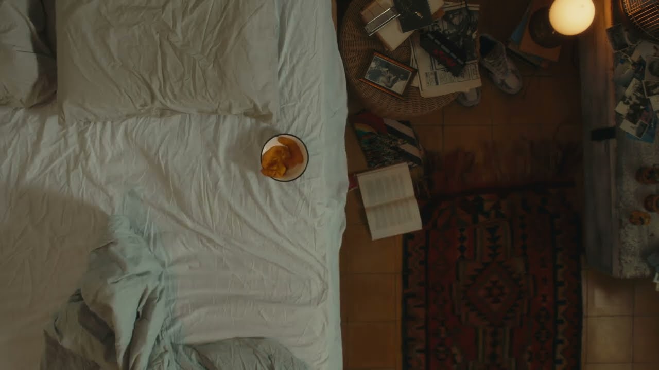שי המבר - במקום בו אני לא אני