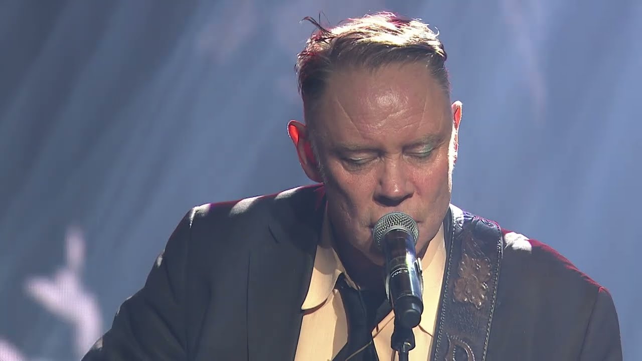 Marlon Williams & Delaney Davidson perform 'Black Bird' by Fat Freddy's Drop