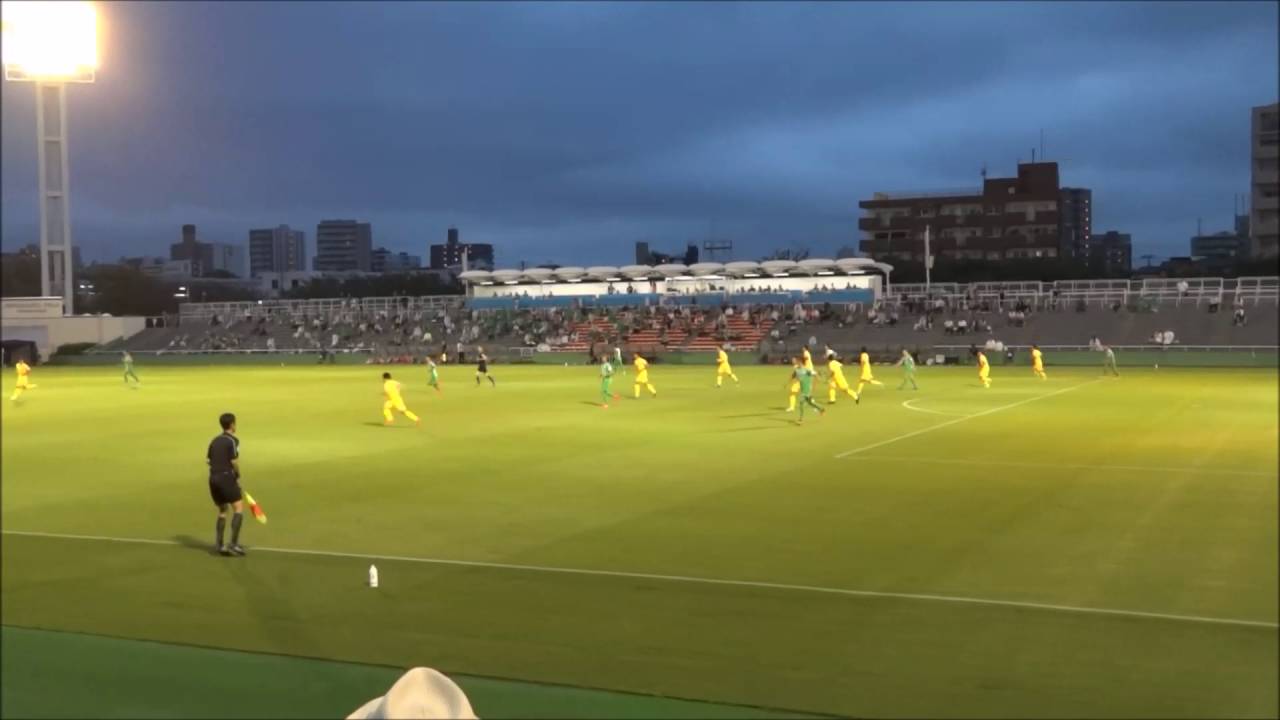 サッカーの試合で副審に注目して撮影してみた２
