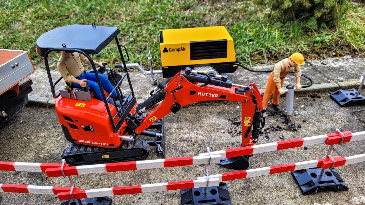 Water pipe failure. RC mini excavator Kubota Hutter U17, Compair Air breaker, Mini Roller 1:15 Scale