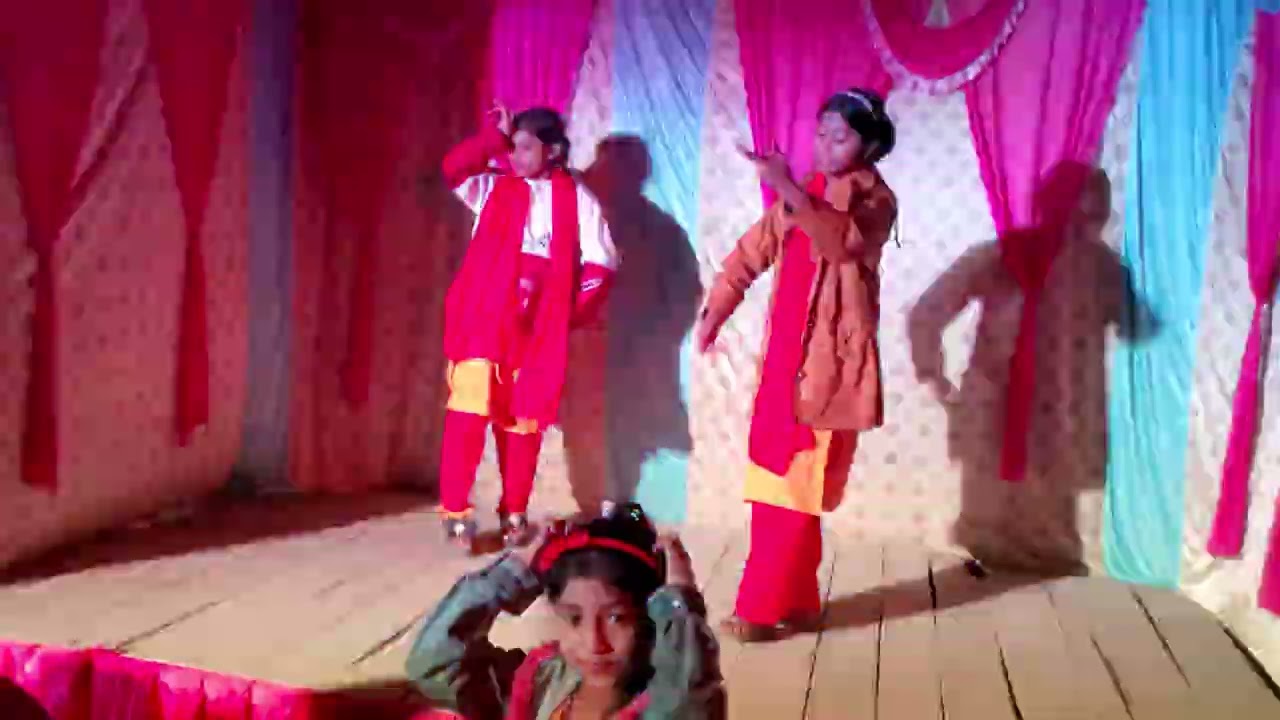 নাচের অনুষ্ঠান। 
