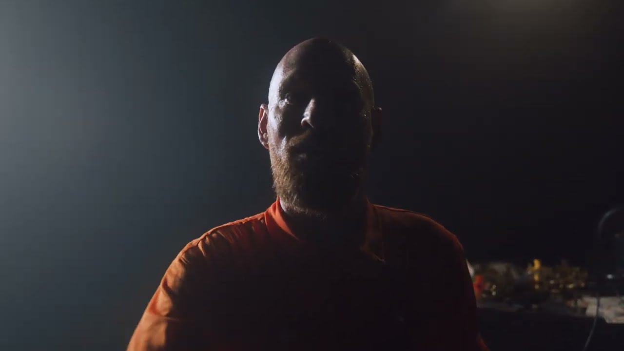Furax Barbarossa  - Gloire à la reine (Clip Officiel)