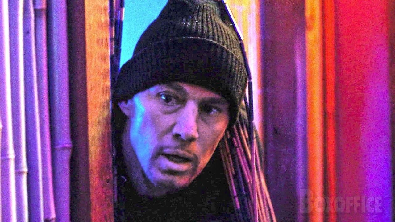 Goofy Burglar robs the WRONG Shop | Roofman | CLIP