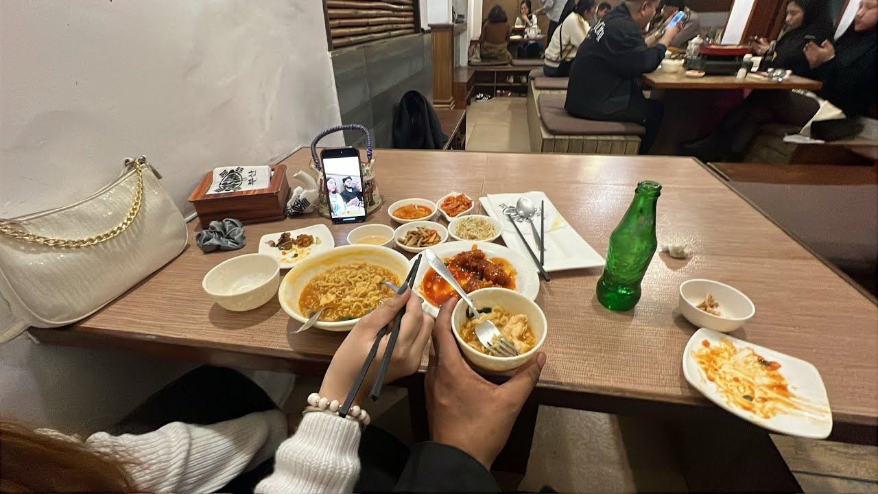 MAJNU KA TILA Tour | Best food Tour | Laphing , Ramen , Korean fried chicken 