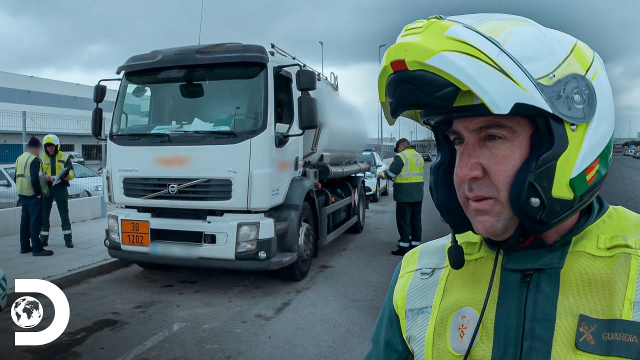 Retienen un camión cisterna por irregularidades | Control de Carreteras | Discovery Latinoamérica