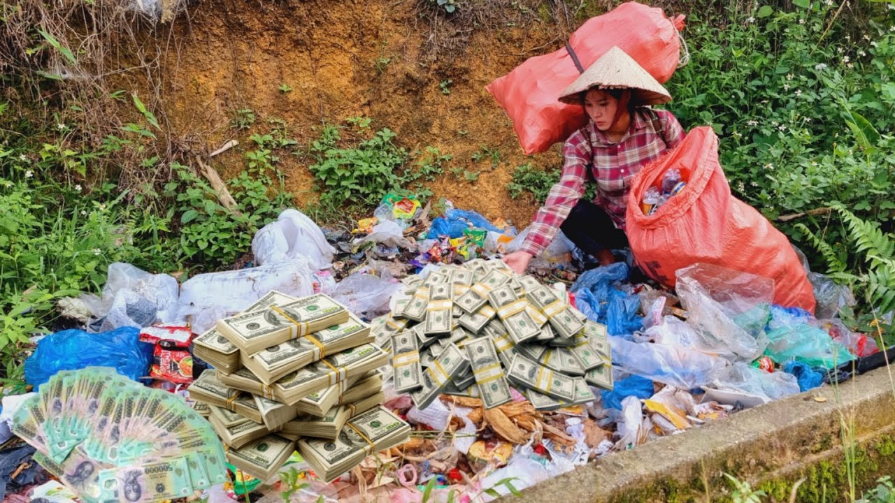 Girl surprised to find a large sum of money in an abandoned landfill