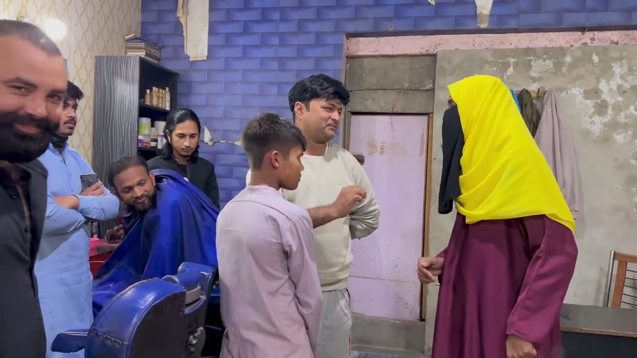 Salon wale ky sath prank 😂 wait for end 🤣 #rjprank #salonprank #goneprank