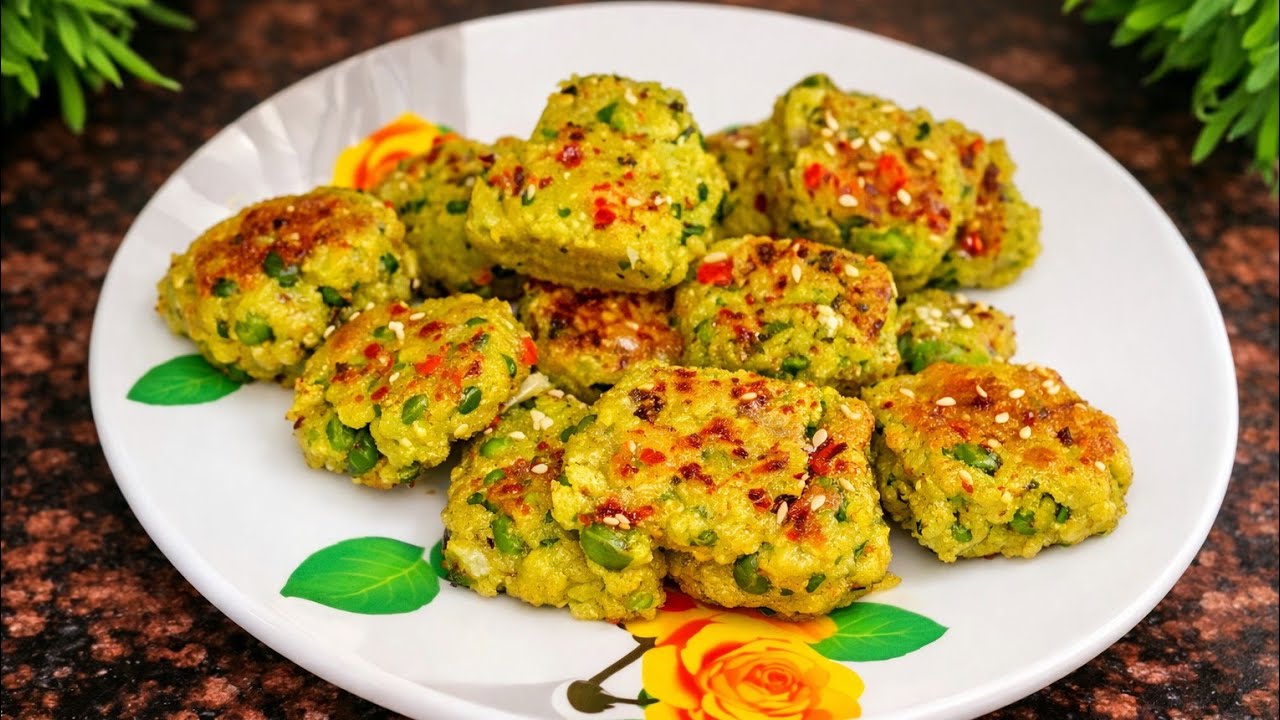 चाय के साथ यह नाश्ता मिल जाए तो मजा आ जाए । 1 कप सूजी और मटर से बना SOFT नाश्ता। Less oil ।