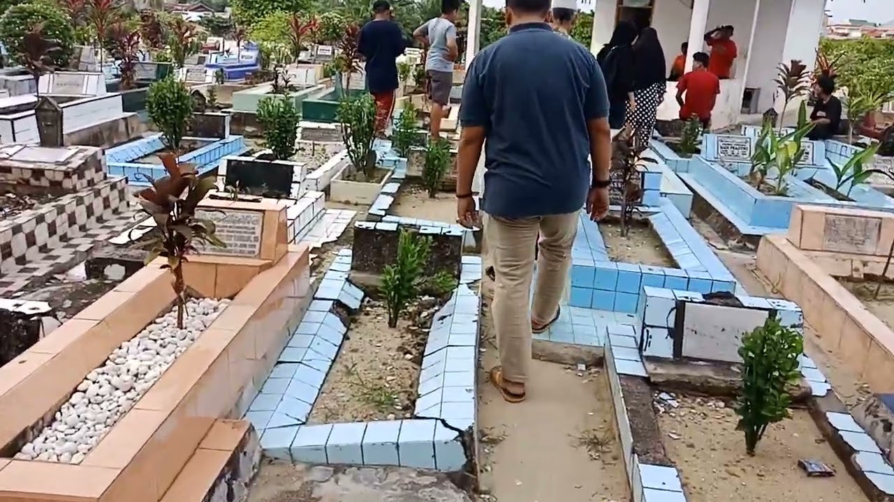 ziarah ke maqom abah   kami h.mohd.noor mansyur.