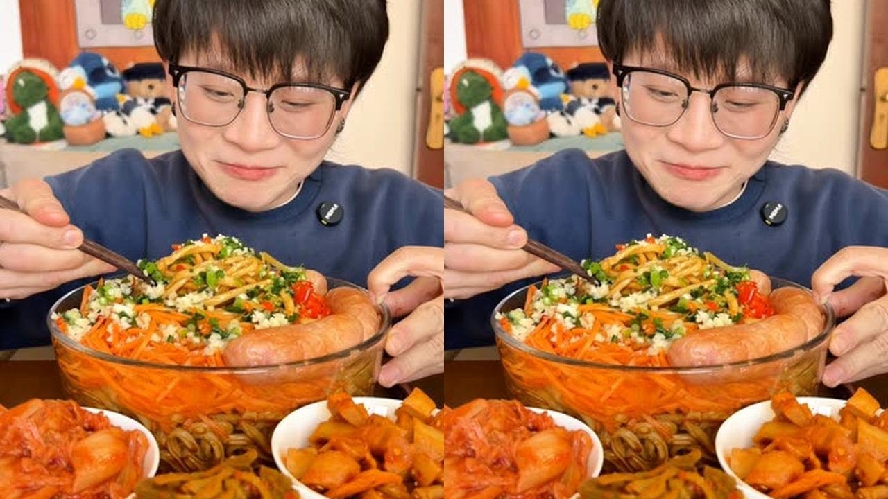 90后小学老师退休生活
今天哥哥不在家，就简单吃一点油泼面吧。又是被自己厨艺香迷糊的一天啦。#油泼面 #美食分享 #妈呀太香了 #干饭人
