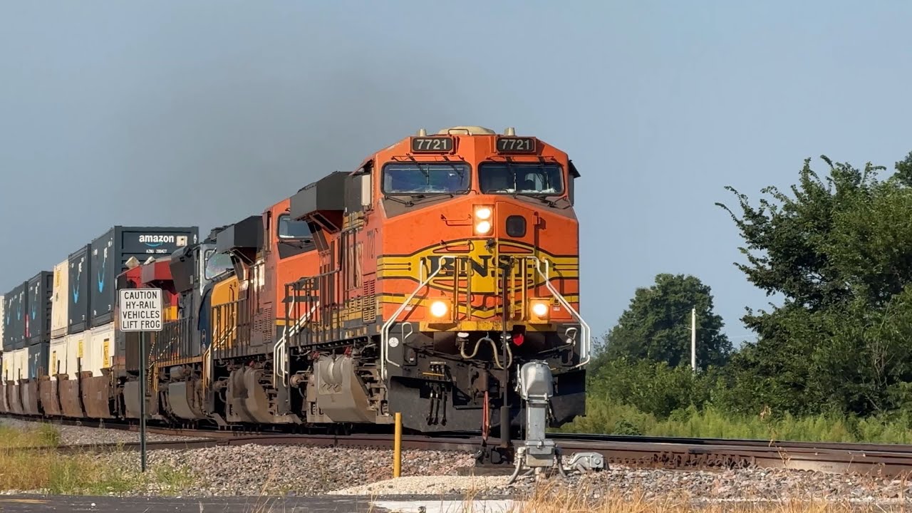 Very fast BNSF Z train w/ CSX SD70MAC & KCS Gevo!! BNSF Transcon: Marceline sub..8/15/25