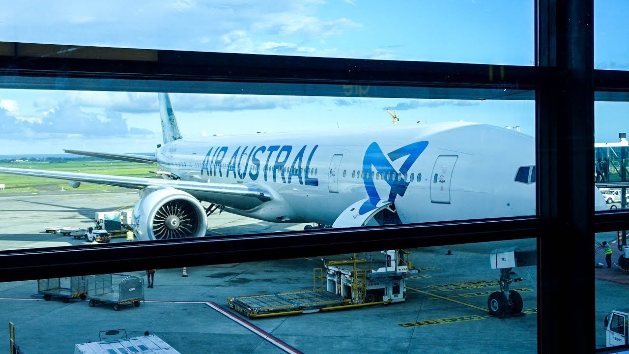 Trip Report | Mauritius Island - La Réunion | Air Austral | UU109 | Boeing777W | *Full Flight*