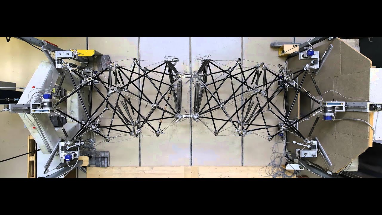 Mid-span connection of a deployable tensegrity footbridge