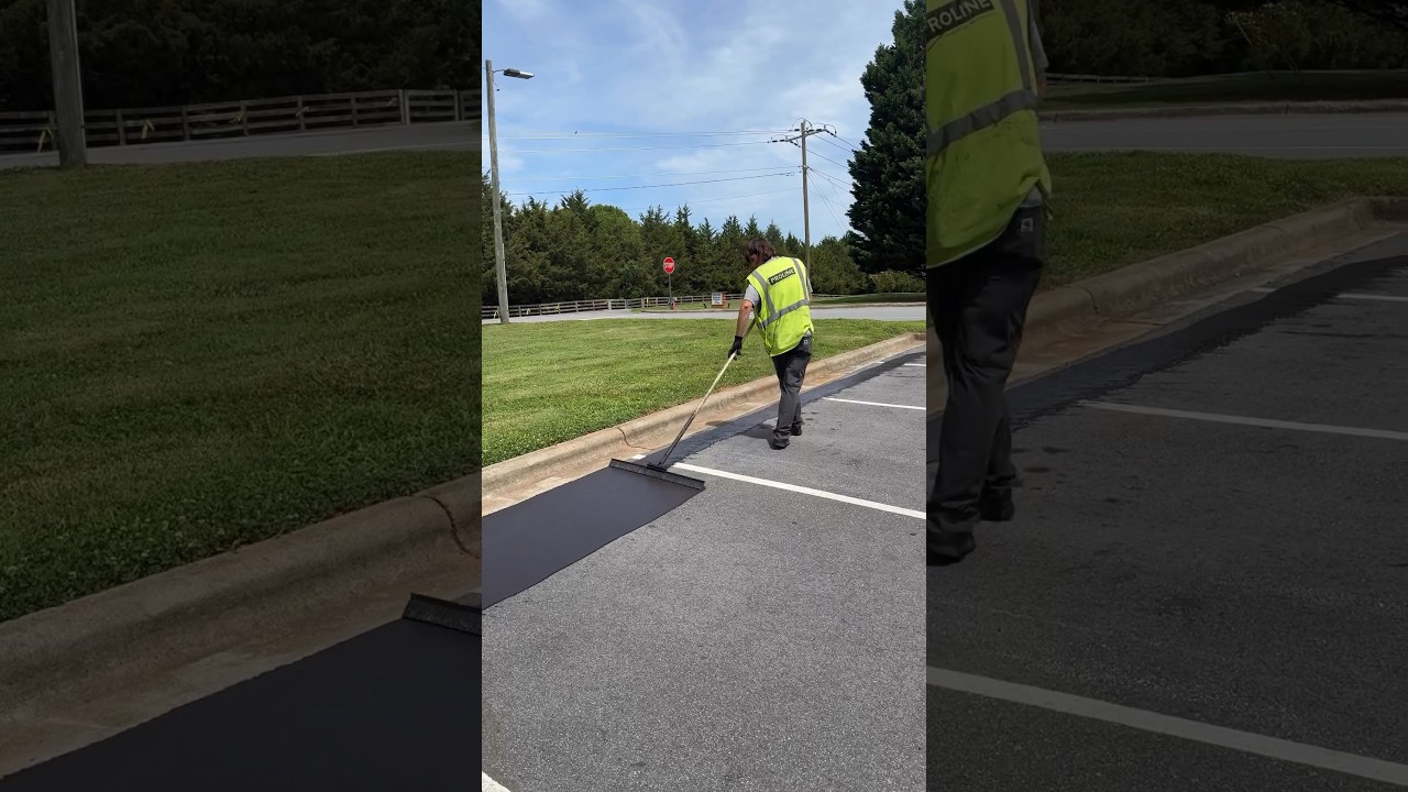 Asphalt sealcoating 😎🙌🏼 #parkinglotmaintenance #sealcoating #behindthescene #teameffort