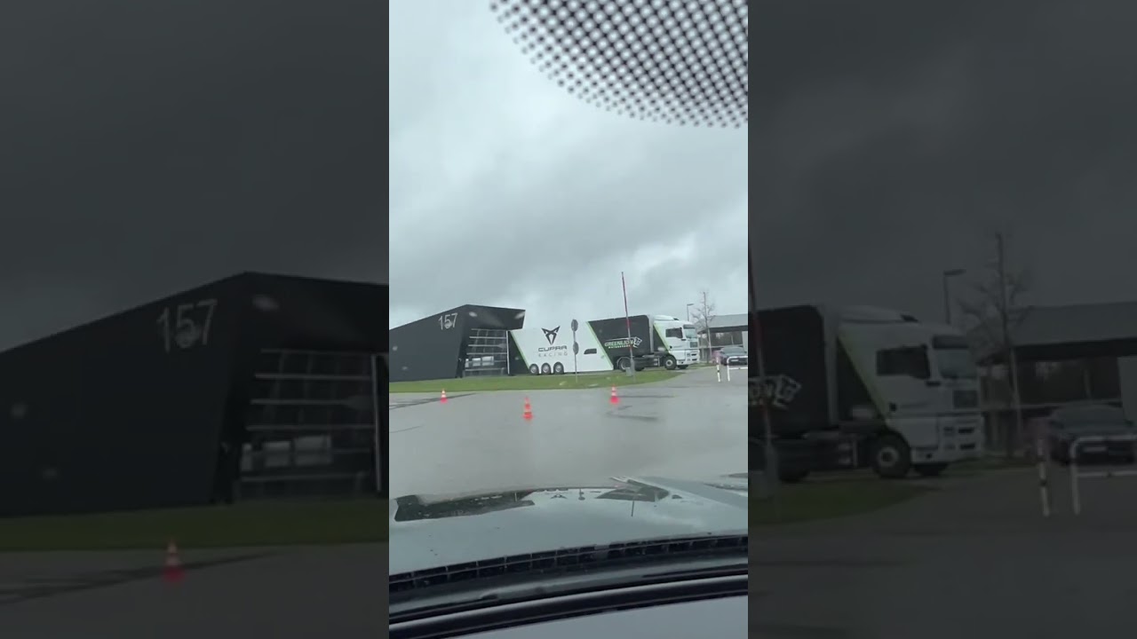 Cupra VZ5 Pylonen Rennstrecke