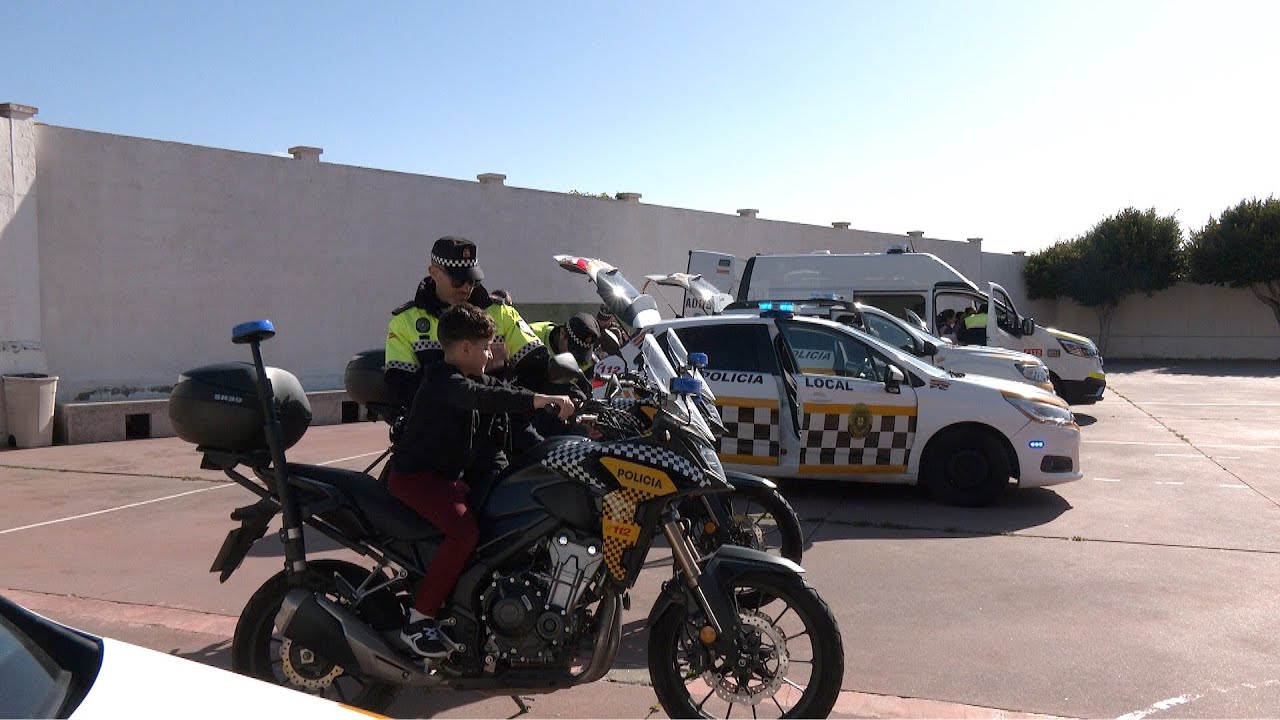 La Policía Local muestra su parte más humana en el ‘Príncipe Felipe’