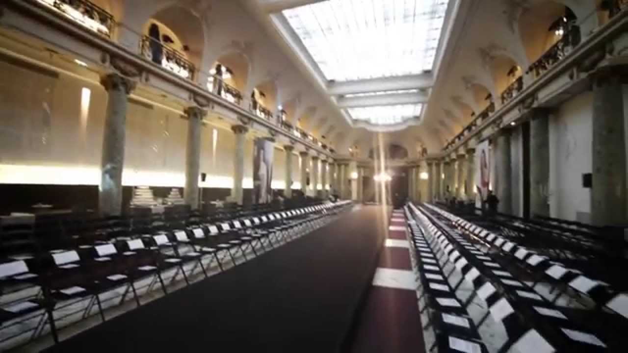 SImone P&eacute;r&egrave;le d&eacute;fil&eacute; Pavillon Cambon