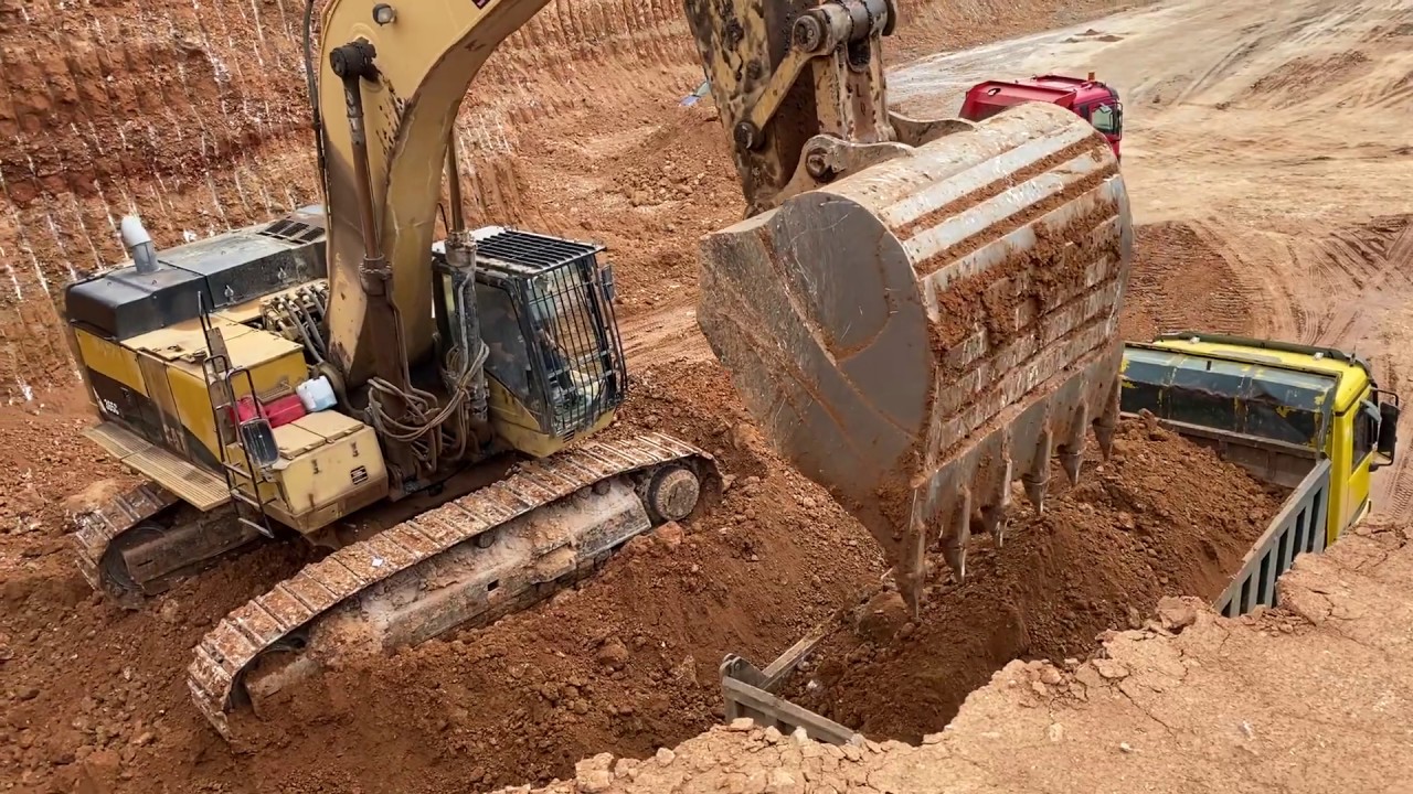 Caterpillar 365C Excavator Loading Trucks