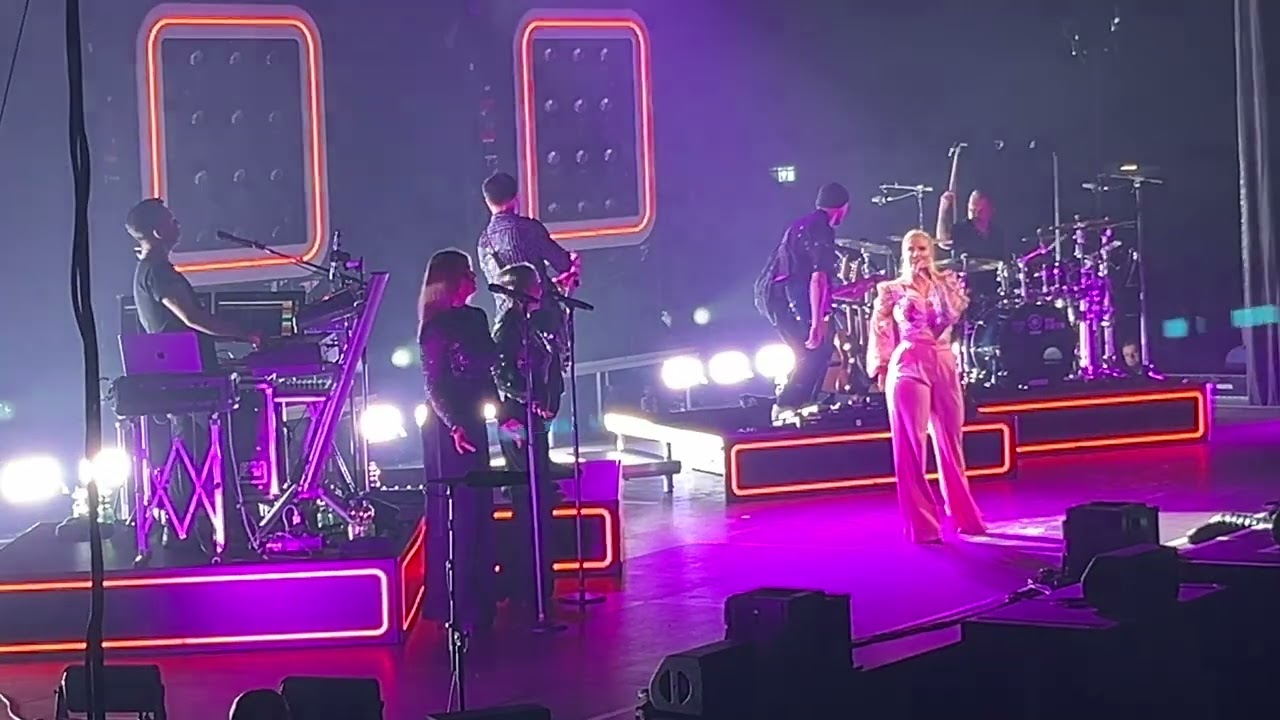 Beatrice Egli - Verliebt dich nicht ohne mich (LKH Arena Lüneburg, 13.04.2024)