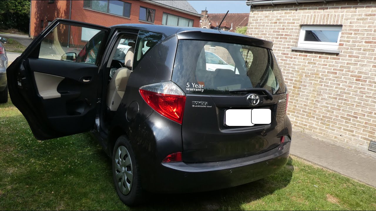 Toyota Verso S Door panel removal and taking out the window