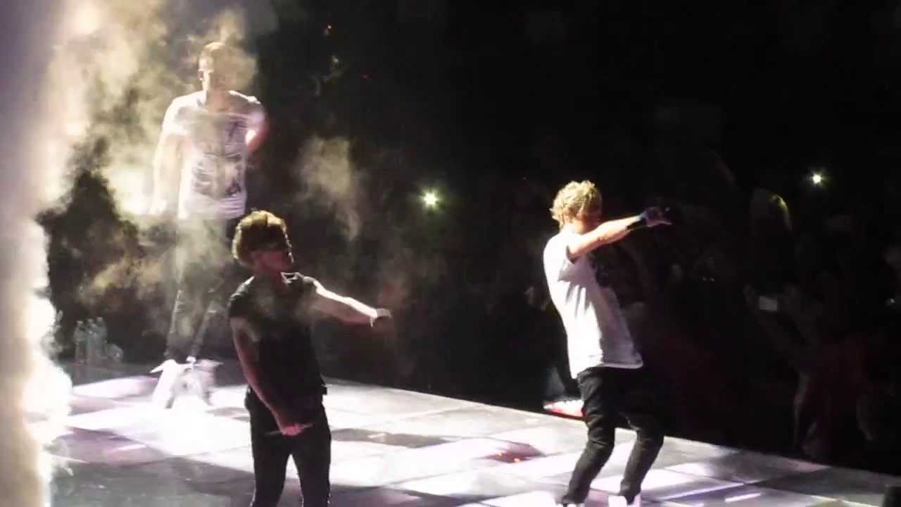 One Way Or Another - One Direction (Fort. Lauderdale, Florida 6/13/13)