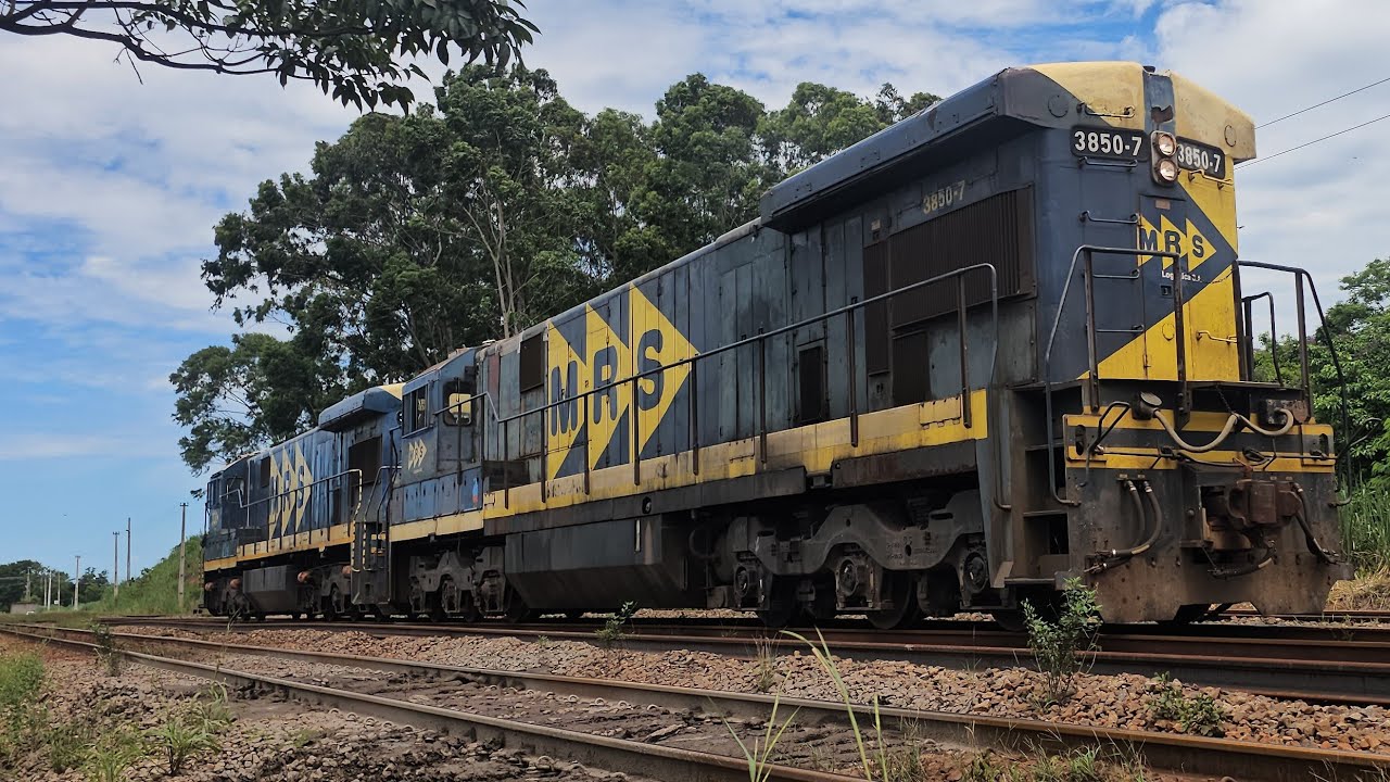 Movimentação do trem de lastro da GIV com duas locomotivas C36-7 #3850-7 + #3814-1 em Seropedica RJ.
