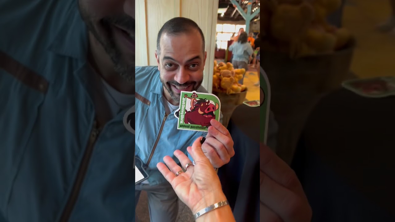 🦁New Timon and Pumbaa Passholder Magnet and Float at Disney&rsquo;s Animal Kingdom!! #disneyworld