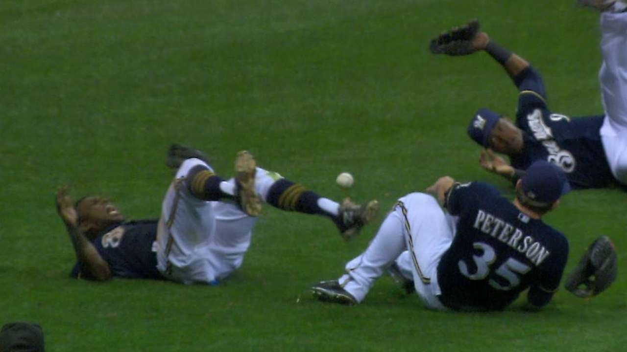 CIN@MIL: Herrera, Peterson exit after collision