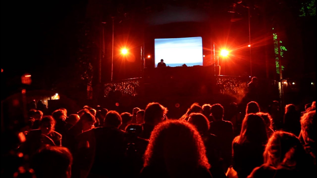 Biosphere @ Warandepark, Brussels. The seal and the hydrophone live at Brussels (extract)