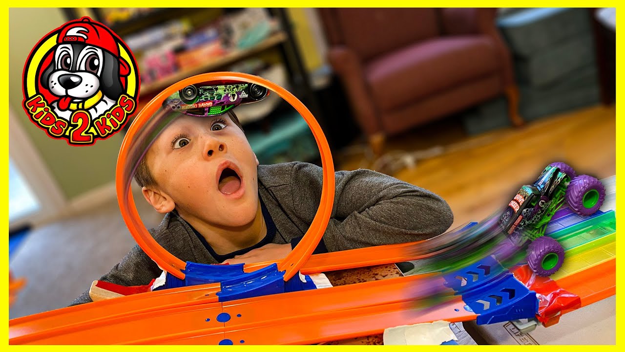 Monster Jam & Hot Wheels MONSTER TRUCKS VS RACE CARS 🏎 LONGEST DOWNHILL RACE & EPIC JUMP!