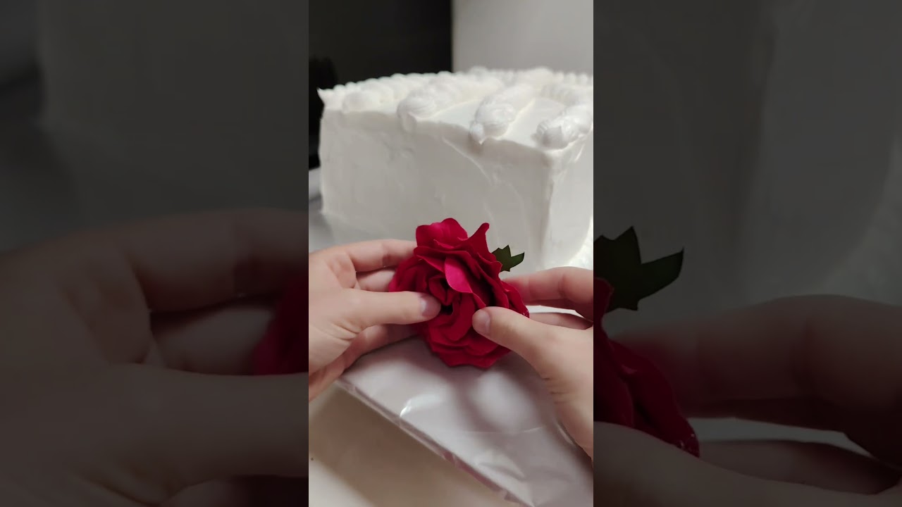 5ədəd yumurta,1st şəkər tozu,1paket vanilin,1,5st un,1paket qabartma tozu,4x/1 qaynar su(2x/qkakao)