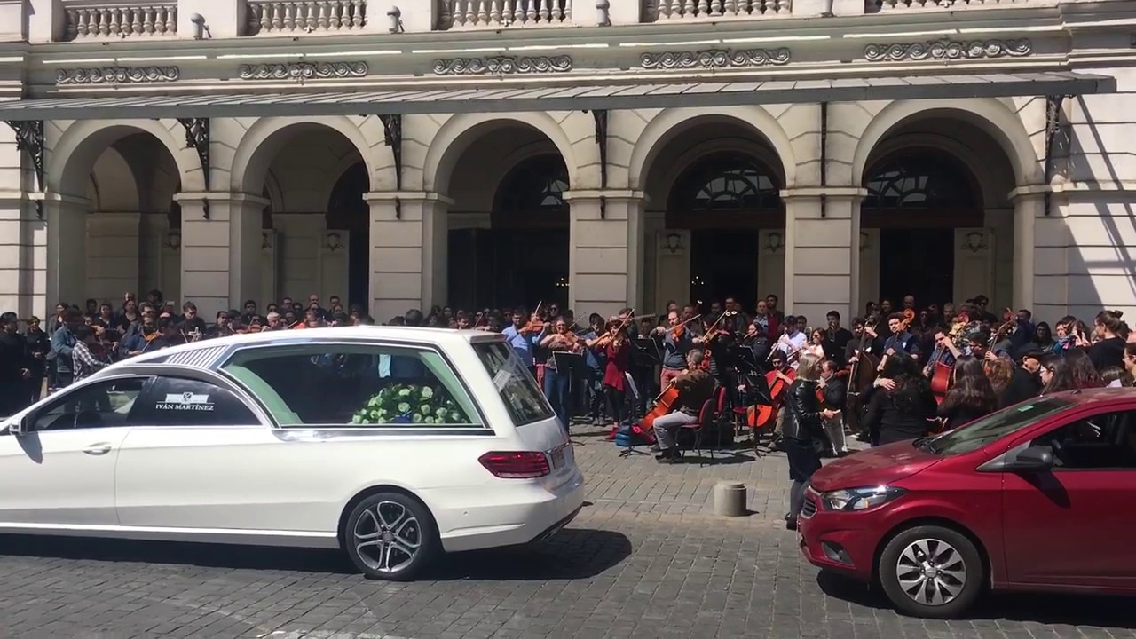 Despedida de Víctor Alarcón ,profesor y director de Coro sinfónico.