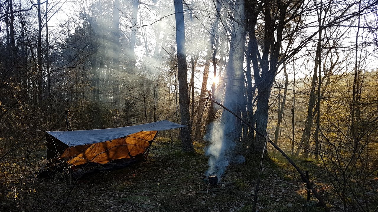 Jaskiniowiec. 18 Baza Wojsk Rakietowych, noc pod tarpem, Konstytucja