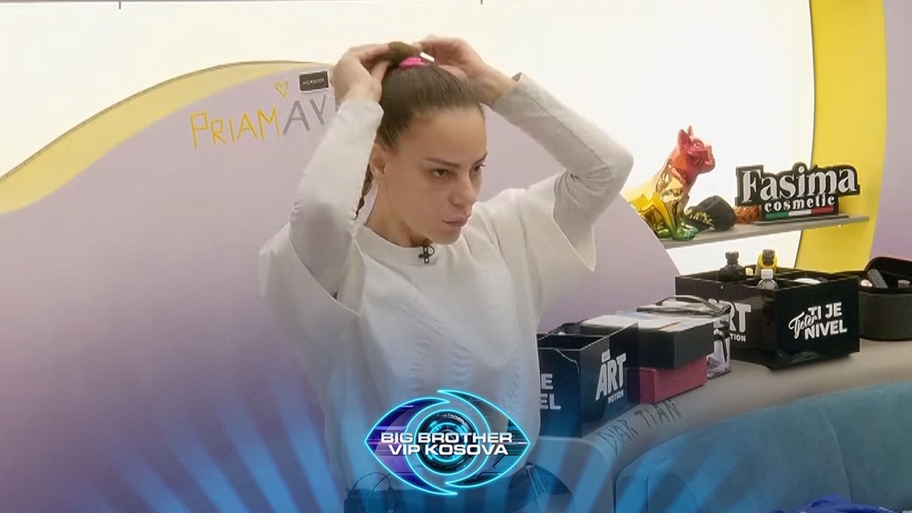 Hygerta nis ditën në makeup room!