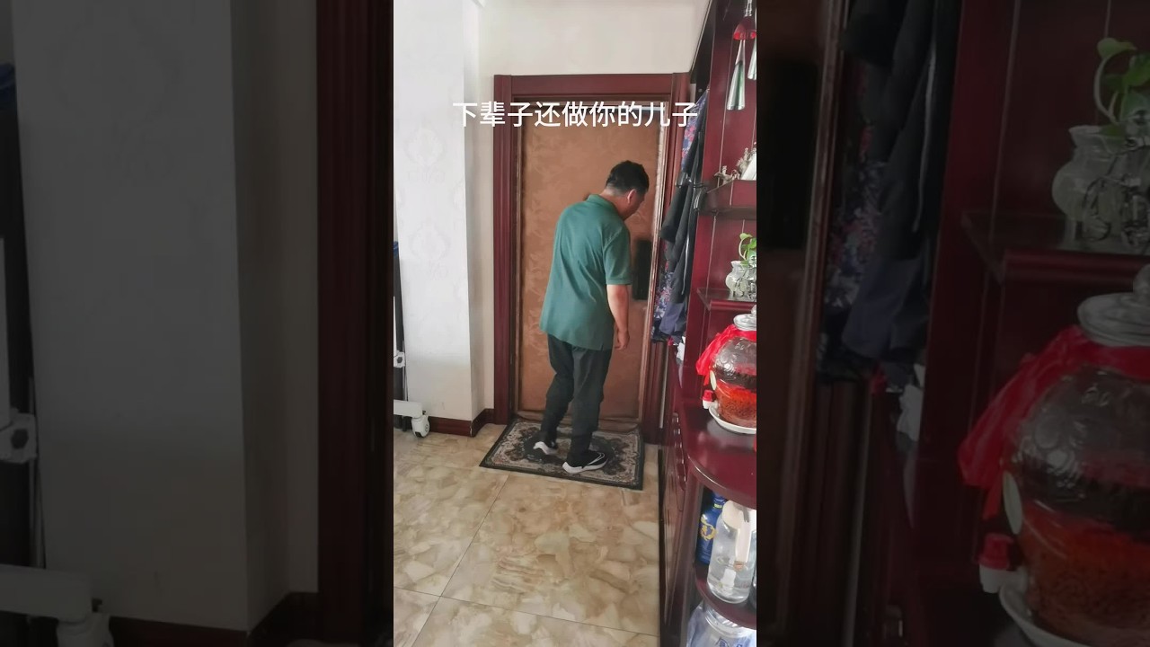 #热门 爸；下辈子还做你的儿子儿媳；爸爸听说儿子身体不适从农村老家来城里看望儿子来了。父爱如山！