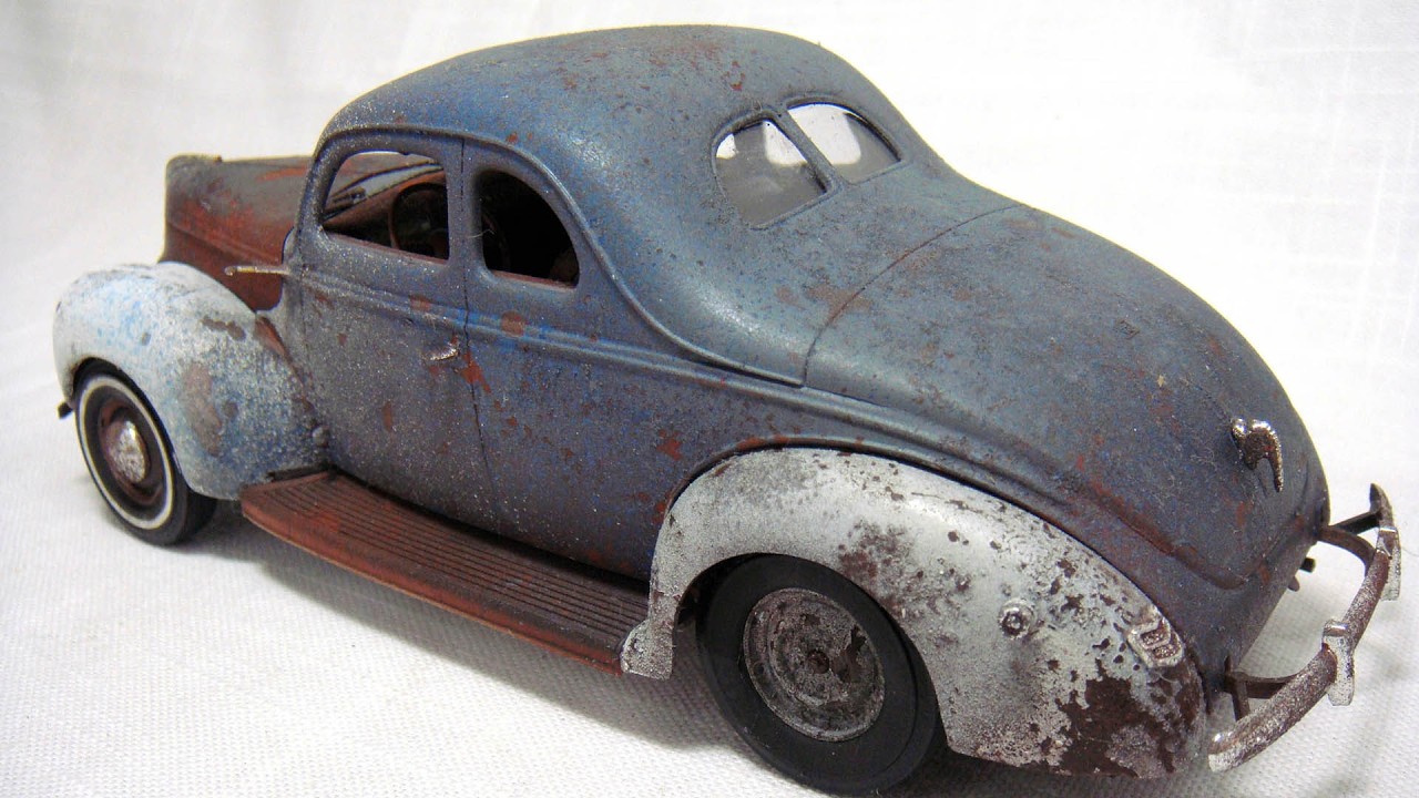 Revell 1:25 1940 Ford Standard Coupe Scale Model Car