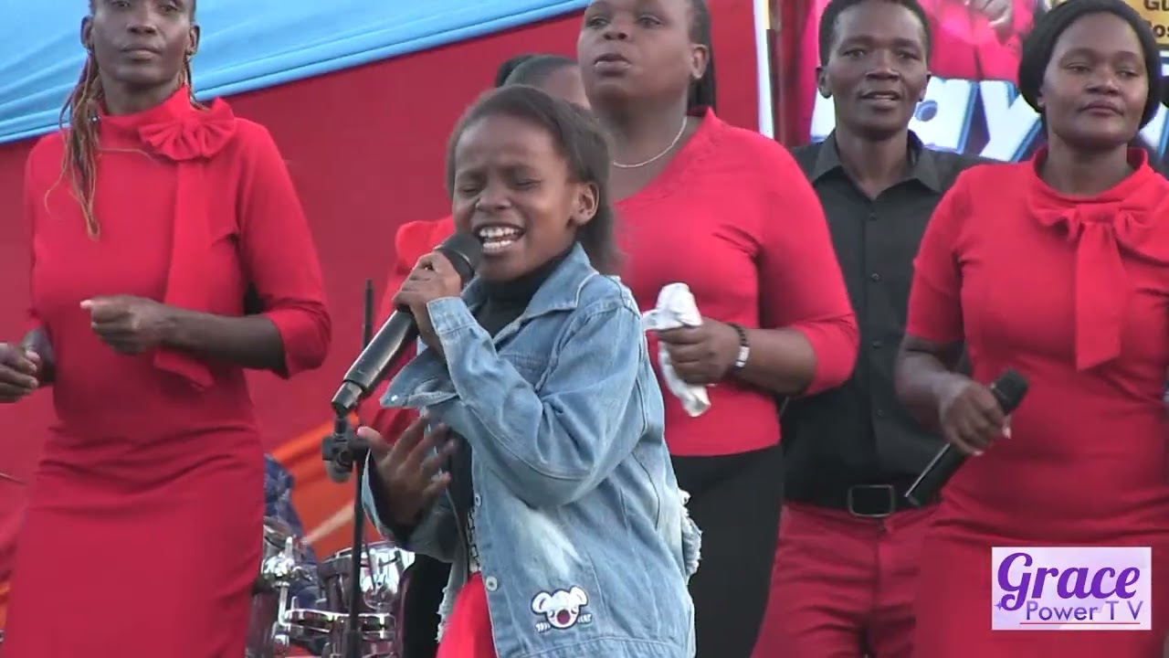 🎤 5-Minute Heaven-Sent Performance! | Young Girl Captivates Crowd at Source Nyama Villa Crusade 🙌🔥